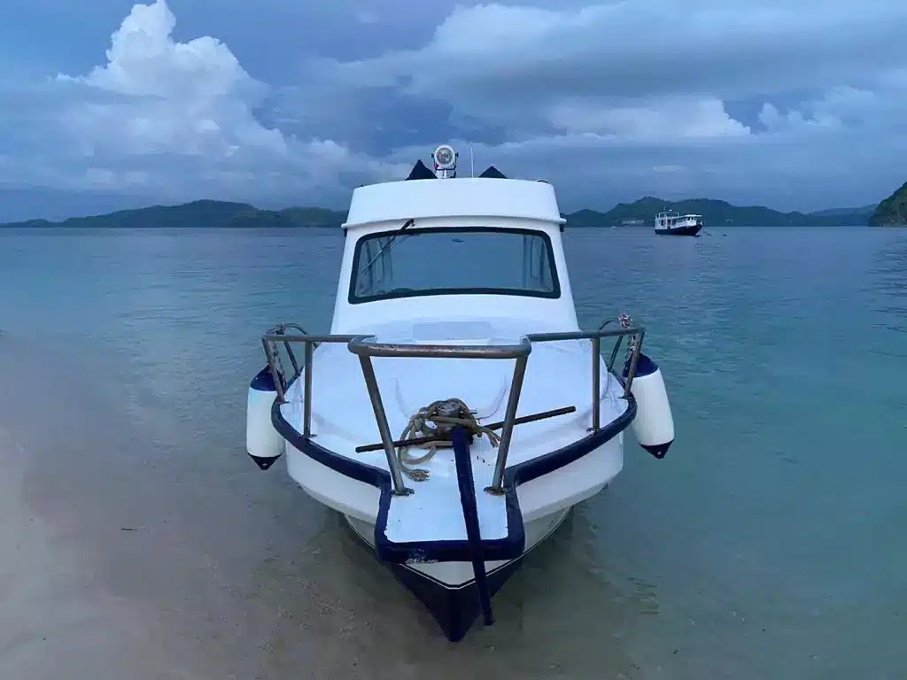 Rental Private Speedboat Labuan Bajo