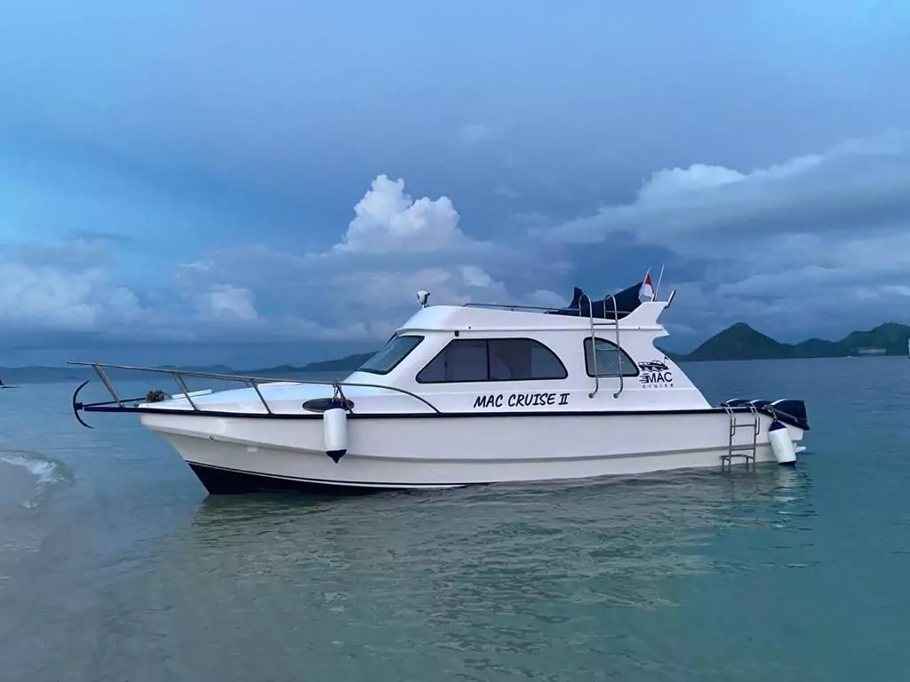 Rental Private Speedboat Labuan Bajo